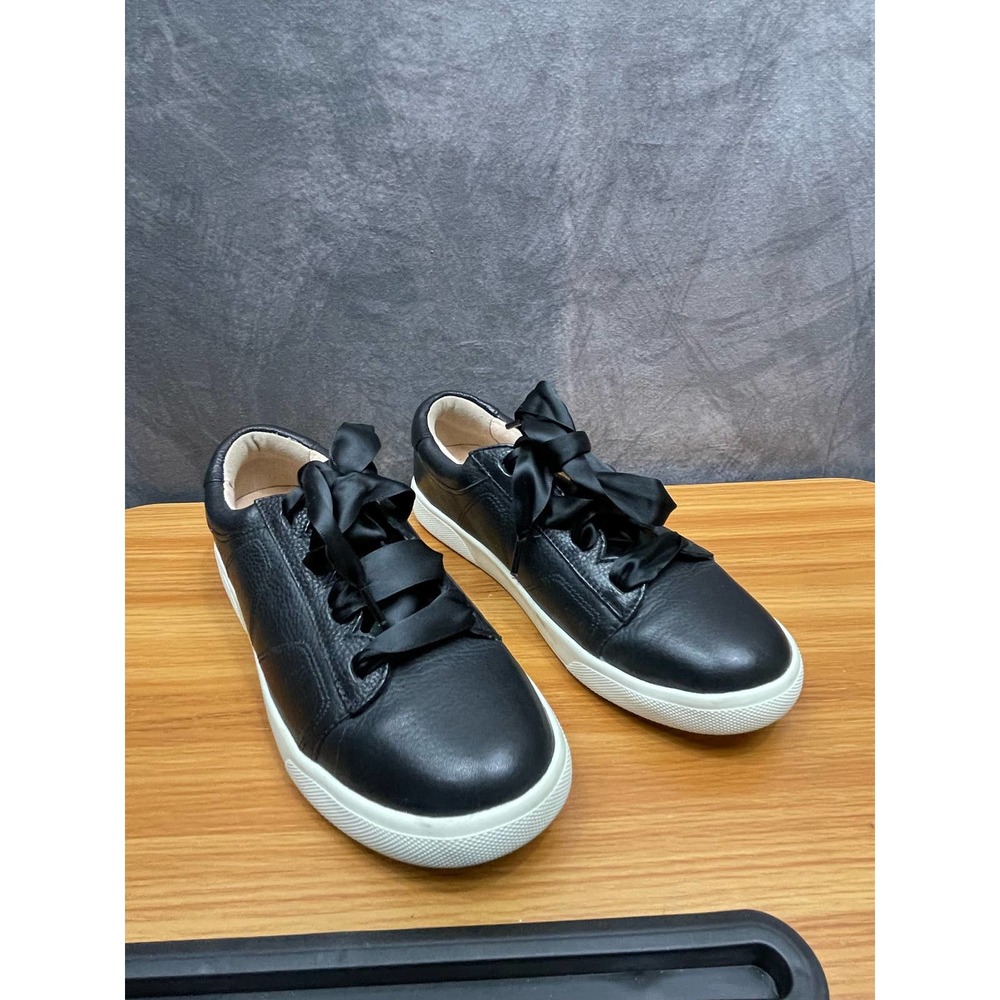 Vionic women’s sneakers SZ 5 black leather silk laces rubber soles